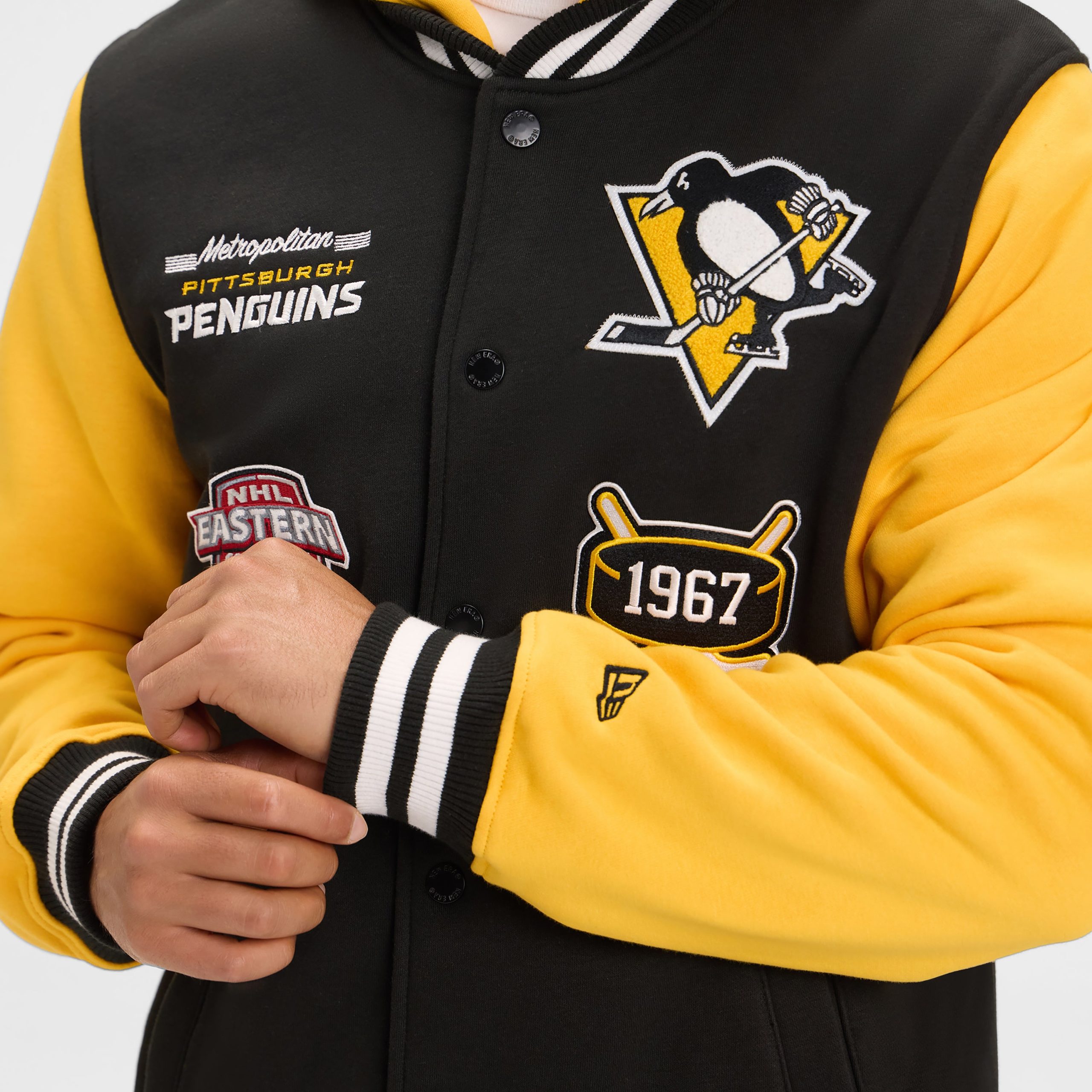 New York Knicks Throwback Black Jacket - Image 4