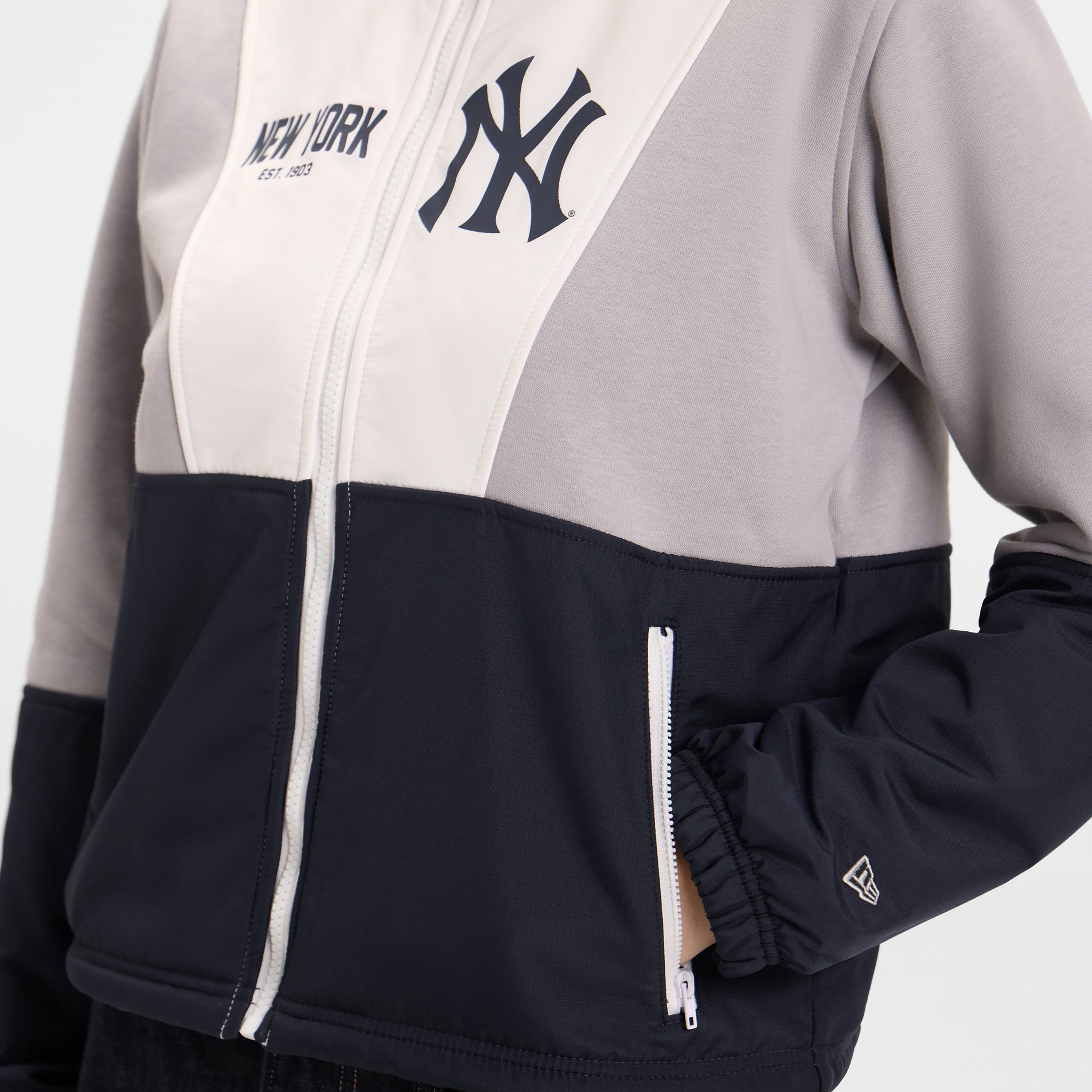 New York Knicks Leisure Women's Full-Zip Sweatshirt - Image 5