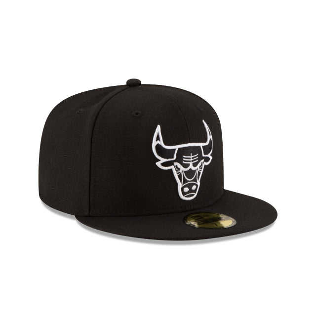 Chicago Bulls Black & White 59FIFTY Fitted Hat - Image 3
